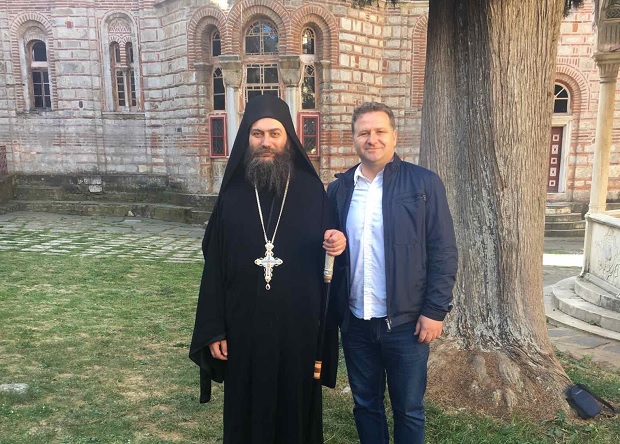 После повратка са Хиландара у изолацију: Председник општине Медвеђа пример грађанима своје општине и целе Србије